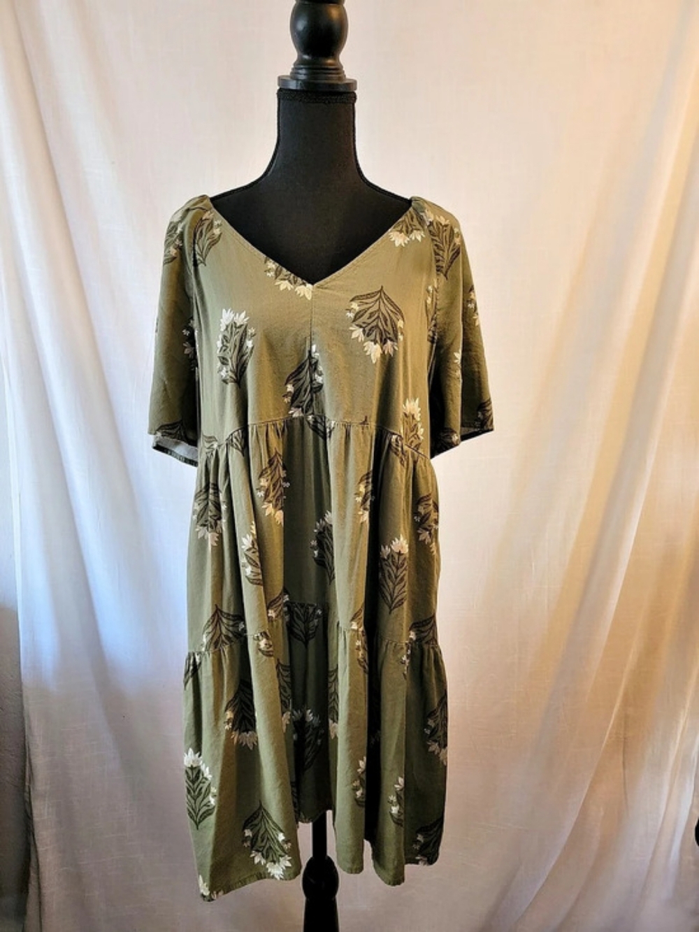 Old Navy Floral Midi Dress in Green Size Large Like New